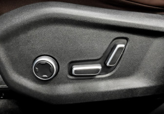 Подержанный автомобиль Geely Monjaro 2023 года (21 фото)