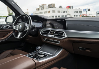 Подержанный автомобиль BMW X5 2022 года (15 фото)