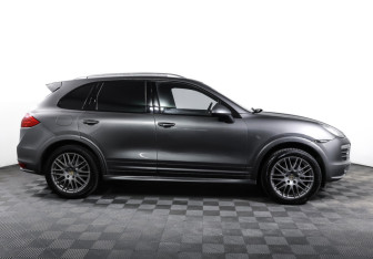 Подержанный автомобиль Porsche Cayenne 2012 года (4 фото)