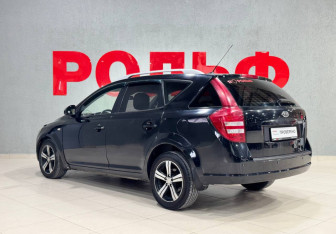 Подержанный автомобиль Kia Ceed Wagon 2009 года (7 фото)