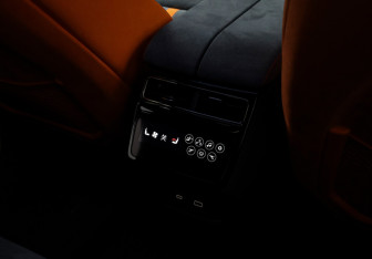 Подержанный автомобиль Zeekr 001 2023 года (19 фото)