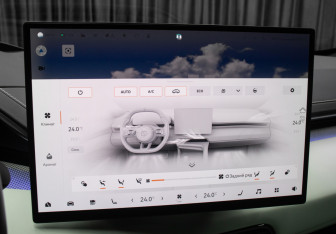 Подержанный автомобиль Zeekr 001 2024 года (24 фото)
