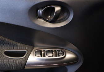 Подержанный автомобиль Nissan Juke 2013 года (16 фото)