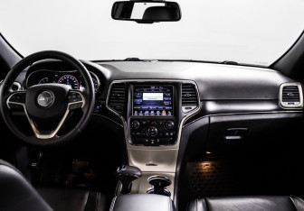 Подержанный автомобиль Jeep Grand Cherokee 2013 года (11 фото)