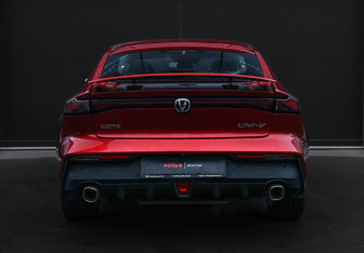 Подержанный автомобиль Changan UNI-V 2023 года (6 фото)