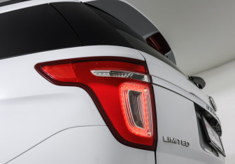 Подержанный автомобиль Ford Explorer 2013 года (24 фото)