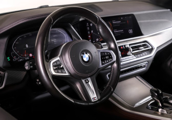 Подержанный автомобиль BMW X5 2020 года (15 фото)