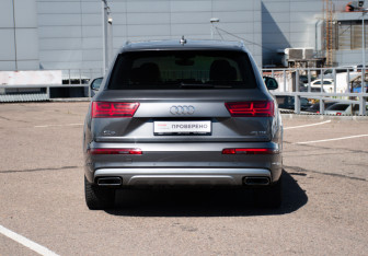 Подержанный автомобиль Audi Q7 2018 года (6 фото)
