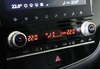 Подержанный автомобиль Mitsubishi Outlander 2021 года (13 фото)