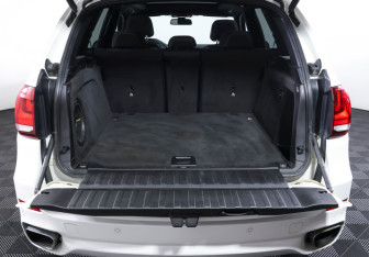 Подержанный автомобиль BMW X5 2014 года (9 фото)