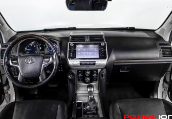 Подержанный автомобиль Toyota Land Cruiser Prado 2017 года (12 фото)