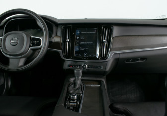 Подержанный автомобиль Volvo V90 Cross Country 2019 года (10 фото)
