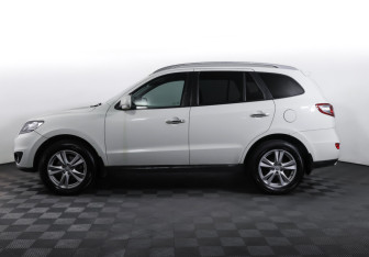 Подержанный автомобиль Hyundai Santa Fe 2010 года (8 фото)