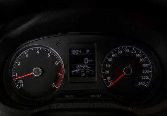 Подержанный автомобиль Volkswagen Polo Sedan 2017 года (9 фото)