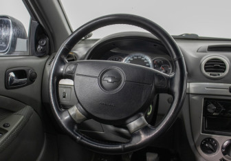 Подержанный автомобиль Chevrolet Lacetti Hatchback 2011 года (15 фото)