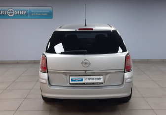 Подержанный автомобиль Opel Astra Wagon 2014 года (6 фото)