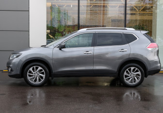 Подержанный автомобиль Nissan X-Trail 2015 года (8 фото)