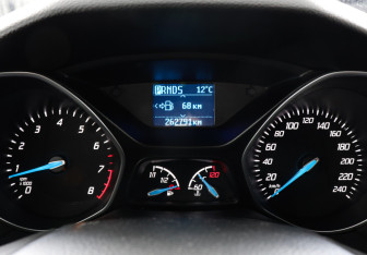 Подержанный автомобиль Ford Focus Hatchback 2013 года (11 фото)