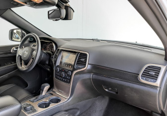 Подержанный автомобиль Jeep Grand Cherokee 2016 года (11 фото)