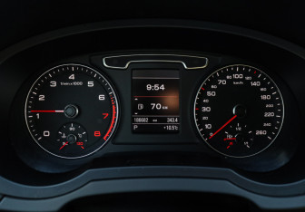 Подержанный автомобиль Audi Q3 2012 года (18 фото)