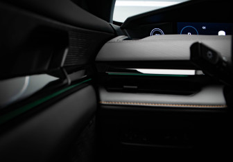 Подержанный автомобиль Changan UNI-V 2024 года (13 фото)