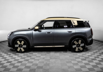 Подержанный автомобиль MINI Countryman 2023 года (8 фото)