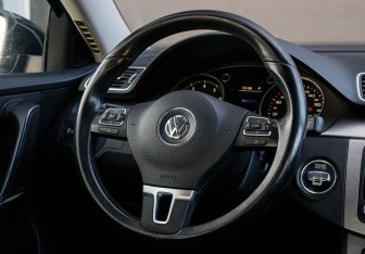 Подержанный автомобиль Volkswagen Passat Sedan 2011 года (16 фото)