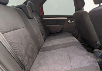 Подержанный автомобиль Renault Logan Sedan 2010 года (11 фото)