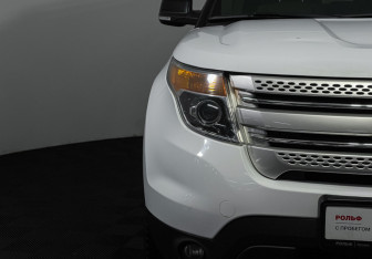 Подержанный автомобиль Ford Explorer 2013 года (15 фото)