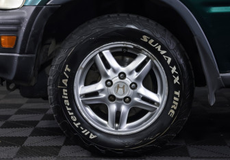 Подержанный автомобиль Honda CR-V 1999 года (17 фото)