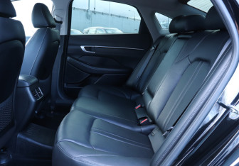 Подержанный автомобиль Hyundai Sonata 2021 года (10 фото)