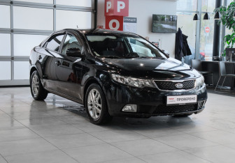 Подержанный автомобиль Kia Cerato Sedan 2010 года (3 фото)