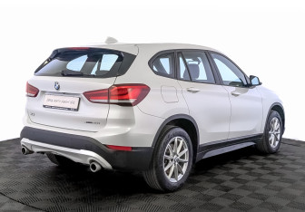Подержанный автомобиль BMW X1 2021 года (5 фото)
