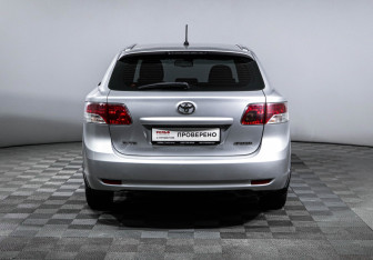 Подержанный автомобиль Toyota Avensis Wagon 2011 года (6 фото)