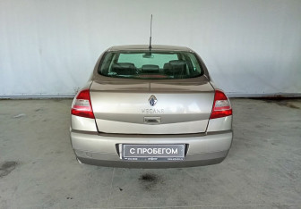 Подержанный автомобиль Renault Megane Sedan 2008 года (5 фото)
