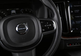 Подержанный автомобиль Volvo XC60 2019 года (12 фото)