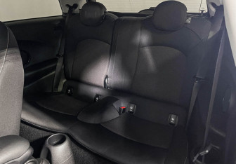 Подержанный автомобиль MINI Hatch 2021 года (10 фото)