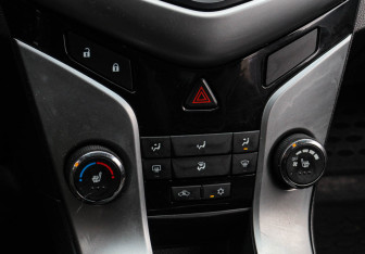 Подержанный автомобиль Chevrolet Cruze Sedan 2011 года (15 фото)