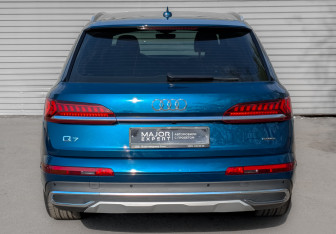 Подержанный автомобиль Audi Q7 2021 года (6 фото)