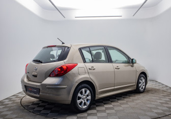 Подержанный автомобиль Nissan Tiida Hatchback 2012 года (4 фото)