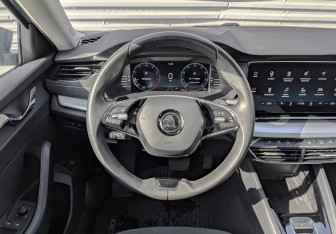 Подержанный автомобиль Skoda Octavia Liftback 2021 года (22 фото)
