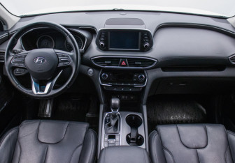 Подержанный автомобиль Hyundai Santa Fe 2019 года (13 фото)