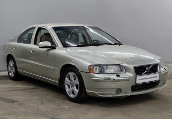 Подержанный автомобиль Volvo S60 2007 года (3 фото)