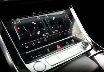 Подержанный автомобиль Audi Q8 2019 года (29 фото)