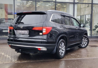 Подержанный автомобиль Honda Pilot 2020 года (8 фото)