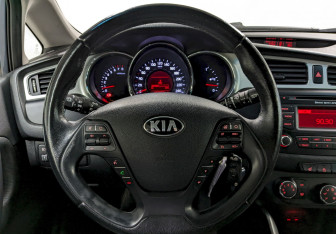 Подержанный автомобиль Kia Ceed Wagon 2013 года (24 фото)