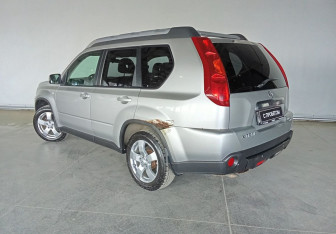 Подержанный автомобиль Nissan X-Trail 2008 года (4 фото)