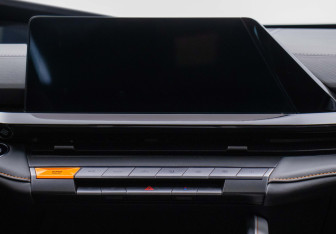 Подержанный автомобиль Changan UNI-V 2023 года (14 фото)