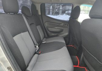 Подержанный автомобиль Mitsubishi L200 2018 года (11 фото)