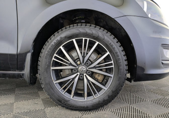 Подержанный автомобиль Volkswagen Polo Sedan 2016 года (12 фото)